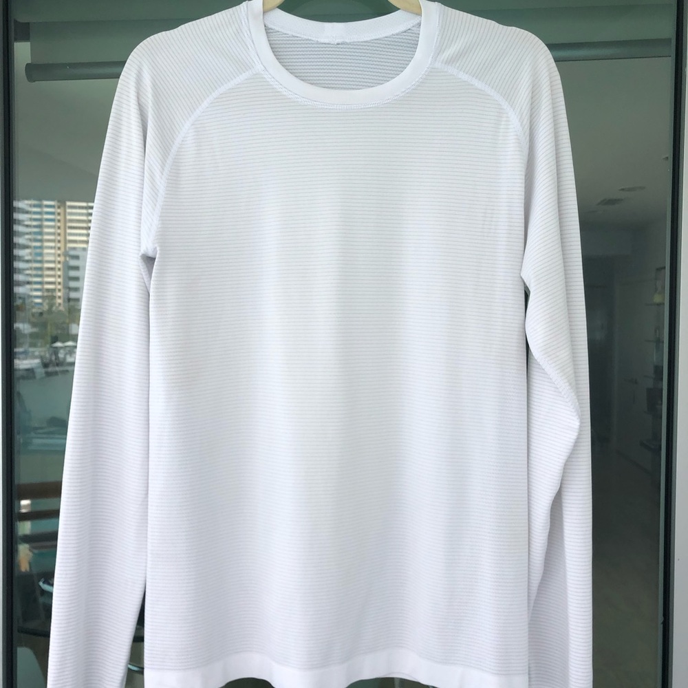Lululemon metal vent tech long sleeve size small